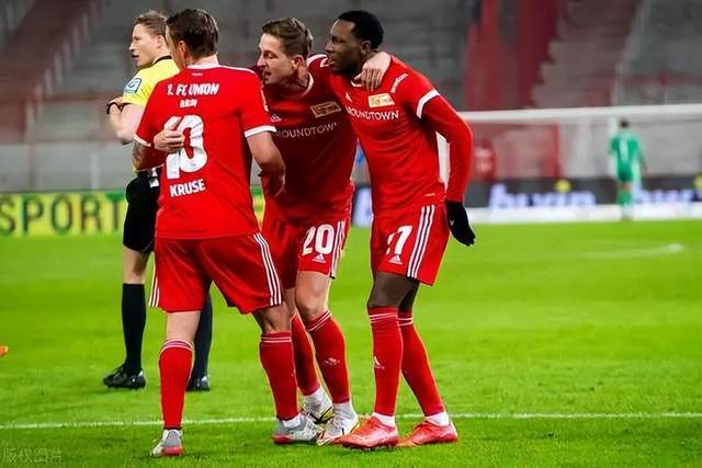 欧洲金靴实时榜单：莱万领跑 萨拉赫位列次席